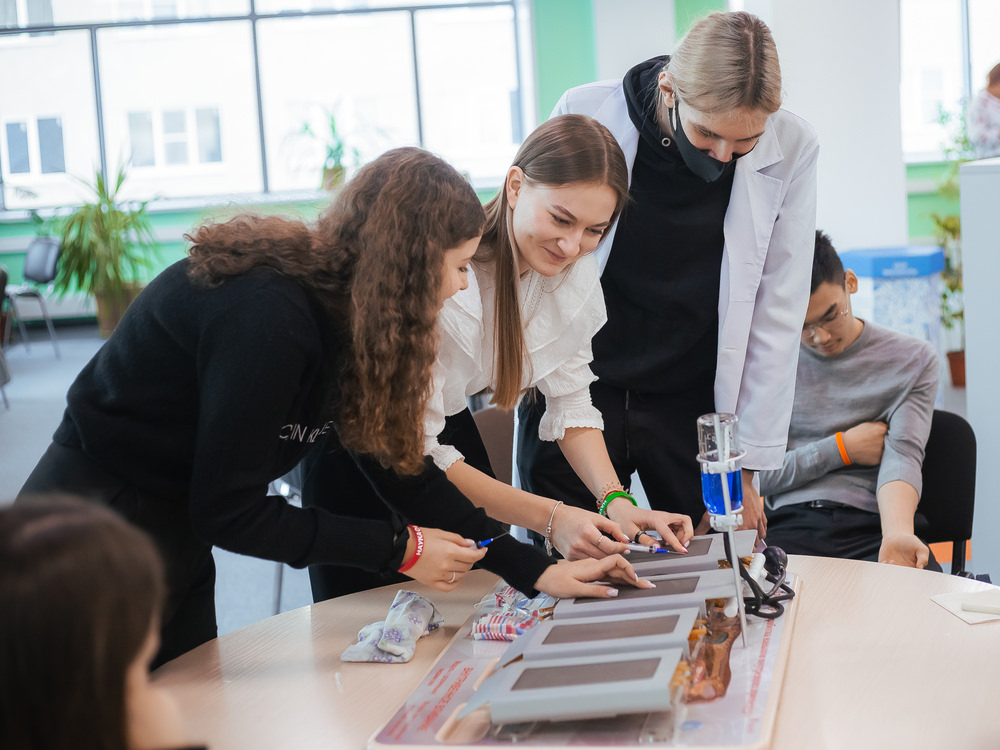 Astrakhan Schoolchildren Plunge into the World of Science Thanks to ASU