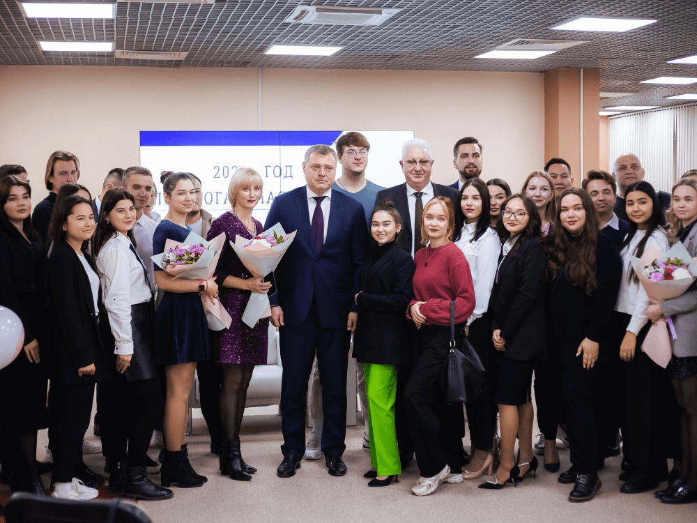 Astrakhan Governor Meets with ASU Students